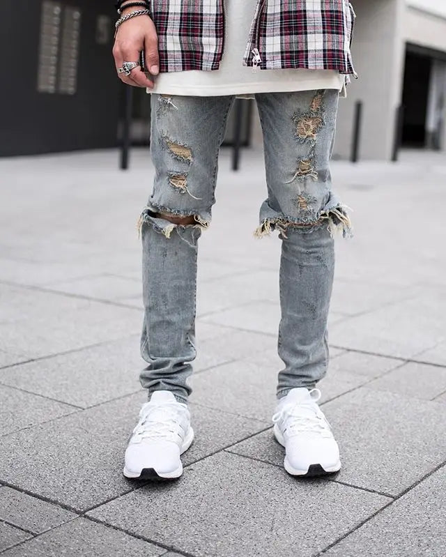 RIPPED SKINNY JEANS