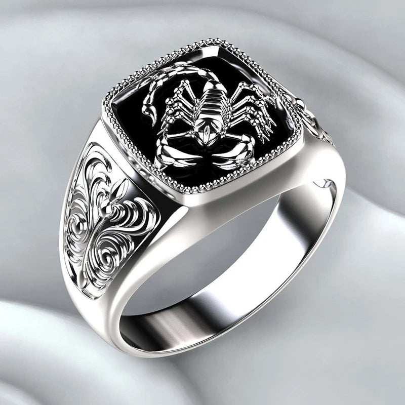 NORDIC WOLF RING